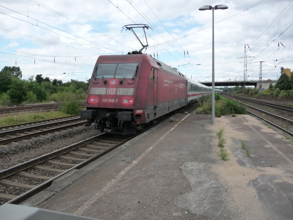 Die stark verschmutzte 101 048 am 06.08.2012 in H�rth.