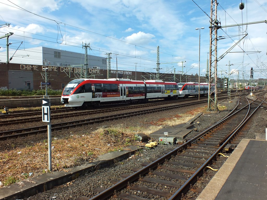 Ein unerkannt gebliebenes Regiobahn-Doppel f�hrt hier gerade am 3.8.13 in D�sseldorf ein.
S28 -> Kaarst