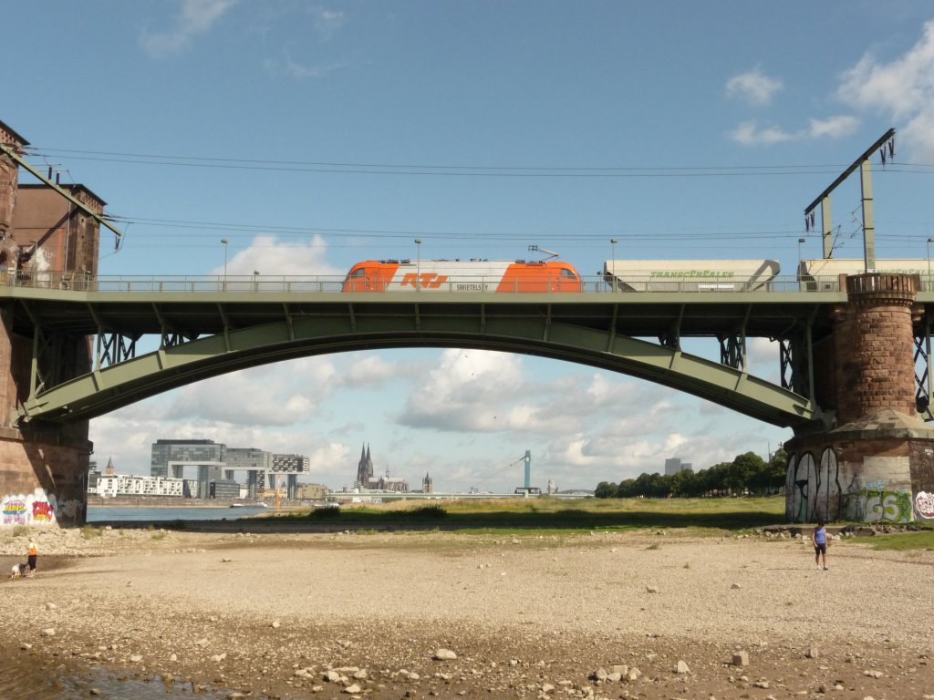 Eine 183 von RTS �berquert am 06.08.2012 die K�lner S�dbr�cke.
