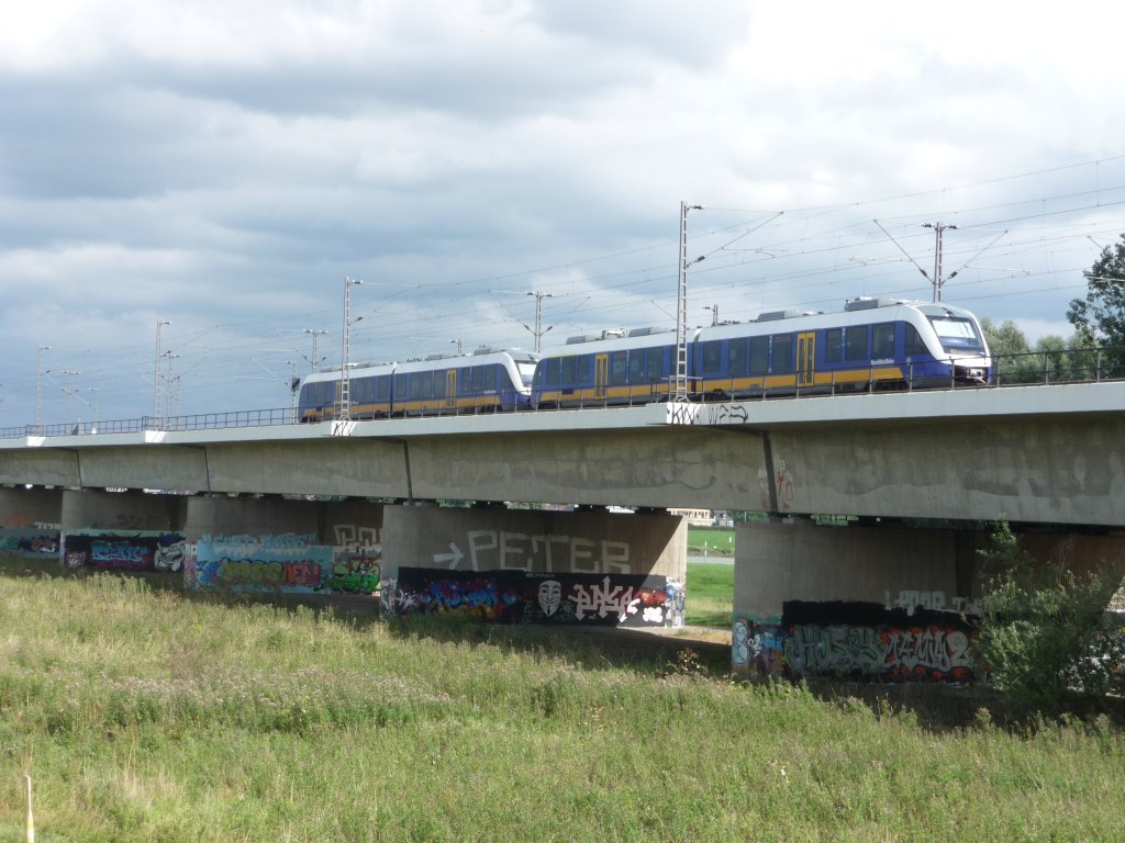 Eine Doppeltraktion 648er der NWB auf der Hammer Rheinbrcke. 23.08.2010.
RE10 -> Kleve