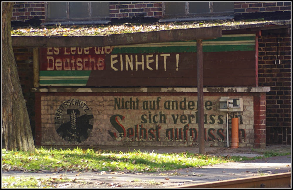 Gegenstze auf Wnden und Brettern (gesehen Bw-Fest Lutherstadt Wittenberg 10.10.2010)