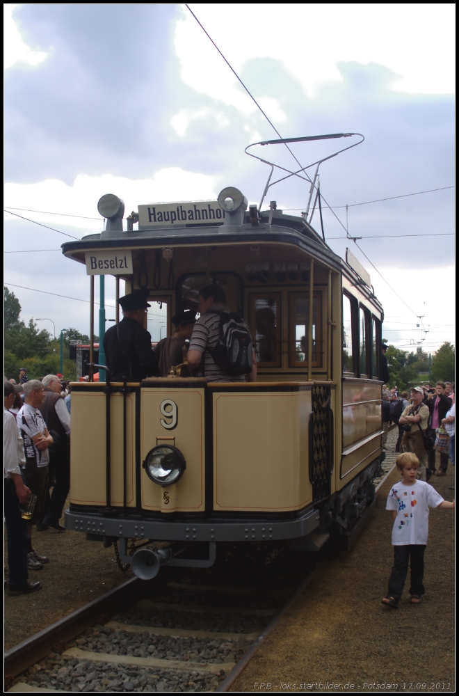 Nr. 9 ist ein Lindner-Wagen der Potsdamer  Elektrischen  von 1907. Es ist ein Reko-Wagen der auf dem noch originalem Fahrgestell aufgebaut wurde. Am Tag der offenen Tür auf dem Betriebshof wurde er dem Publikum gezeigt (gesheen Tag der offenen Tür ViP-Betriebshof Potsdam 17.09.2011)