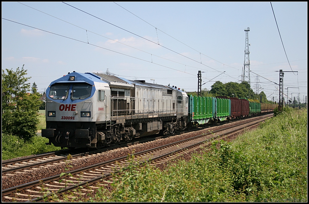 OHE 330091 mit leerem Holzzug (NVR-Nummer 92 80 1250 009-8 D-OHE, ex LTE, ex Bombardier 250 009, gesehen Lehrte-Ahlten b. Hannover 24.06.2010)