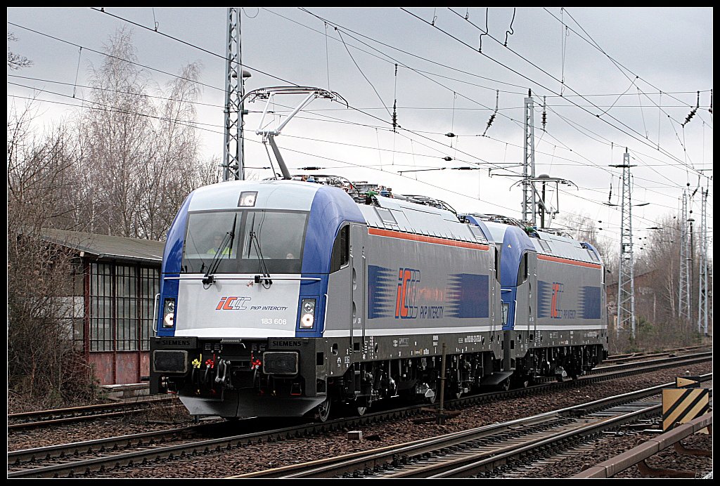 PKP-IC 183 606 und PKP-IC 183 605  Husarz  als Lz 94851 unterwegs nach Frankfurt (Oder). Diese Loks werden IC-Dienst eingesetzt. 183 605 hat am 22.02.2010 ihre Abnahmefahrt vom TS Werk Linz [AT] aus gestartet. Sie trug zu dem Zeitpunkt noch keine Zierstreifen und Logos. (NVR-Nummer 9180 6183 606-3 D-STSLM und 9180 6183 605-5 D-STSLM, gesehen Berlin Hirschgarten 13.03.2010)