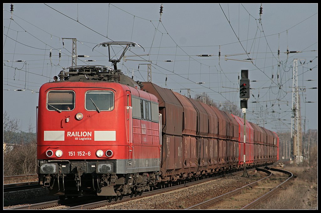 RAILION Logistics 151 152-6 mit Falns-Wagen (Nuthetal-Saarmund 23.03.2010)