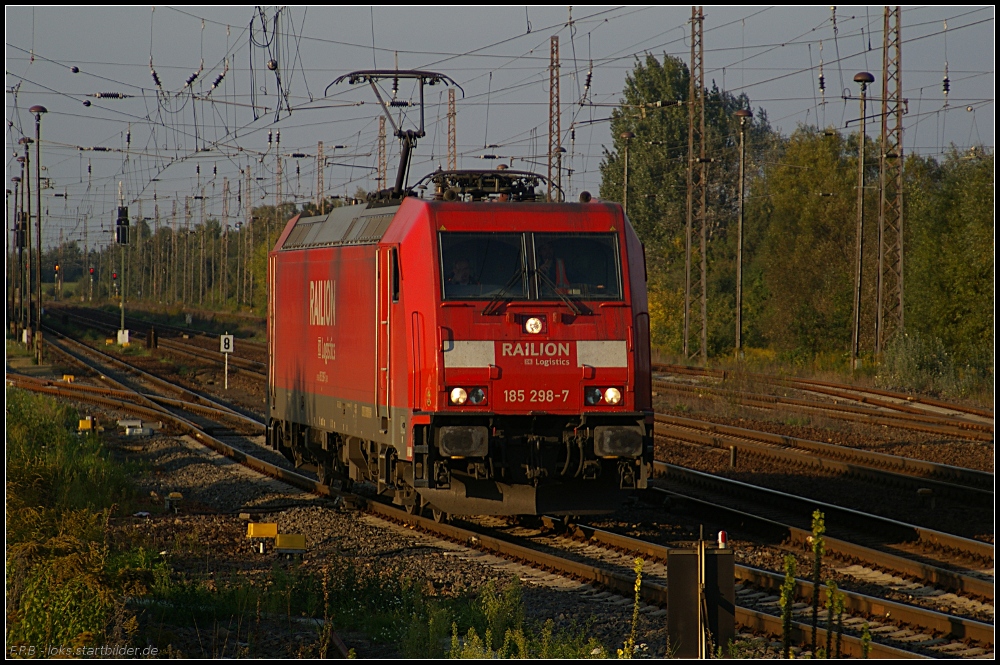 RAILION Logistics 185 298-7 fhrt auf das Ausweichgleis (DB Schenker Rail Mannheim, NVR-Nummer: 91 80 6185 298-7 D-DB, gesehen Wustermark-Priort 01.10.2010)