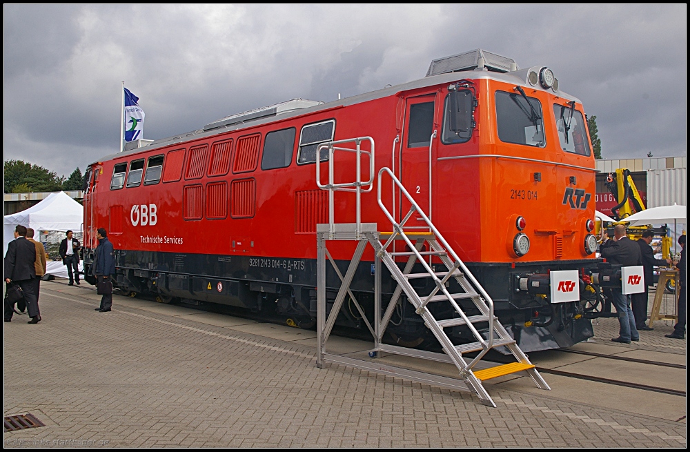 RTS 2143 014 präsentiert sich den Besuchern auf der Messe (NVR-Nummer 92 81 2143 014-6 A-RTS, ex Panrail, ex ÖBB 2143 014; INNOTRANS 2010 Berlin 21.09.2010)