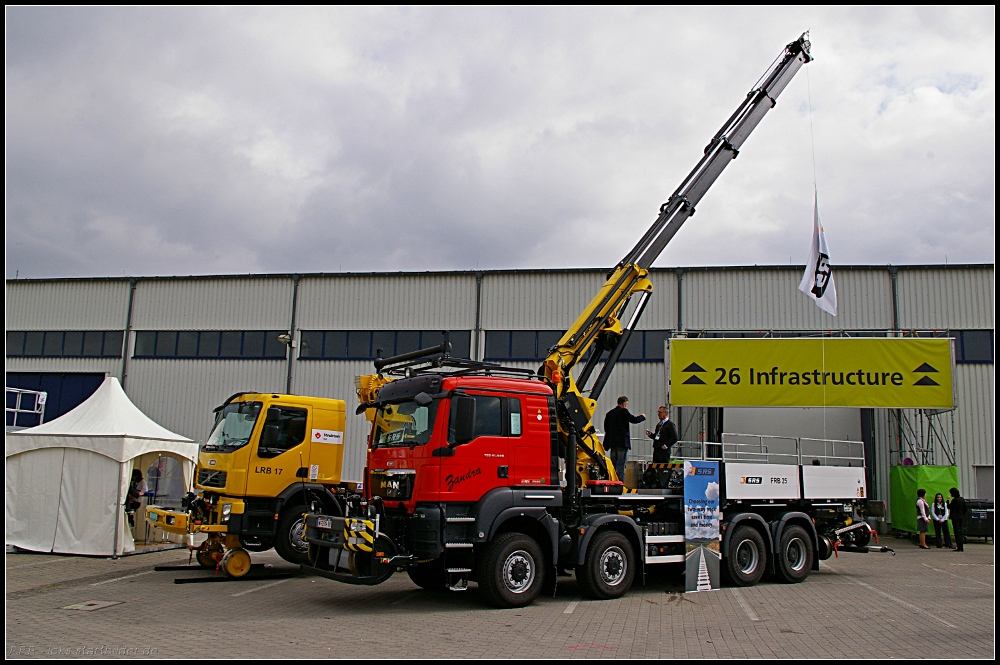 SRS Sjlanders AB, Schweden mit Zweiwegefahrzeugen FRB 25 und LRB 17 (INNOTRANS 2010 Berlin 21.09.2010)