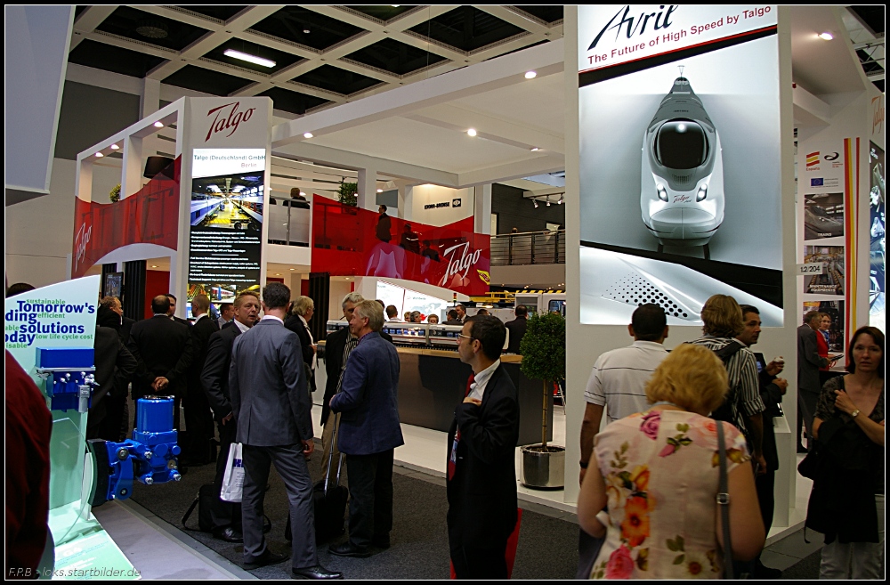 Talgo aus Spanien prsentiert die Zukunft des Hochgeschwindigkeitszuges auf seinem Stand (INNOTRANS 2010, gesehen Berlin 22.09.2010)