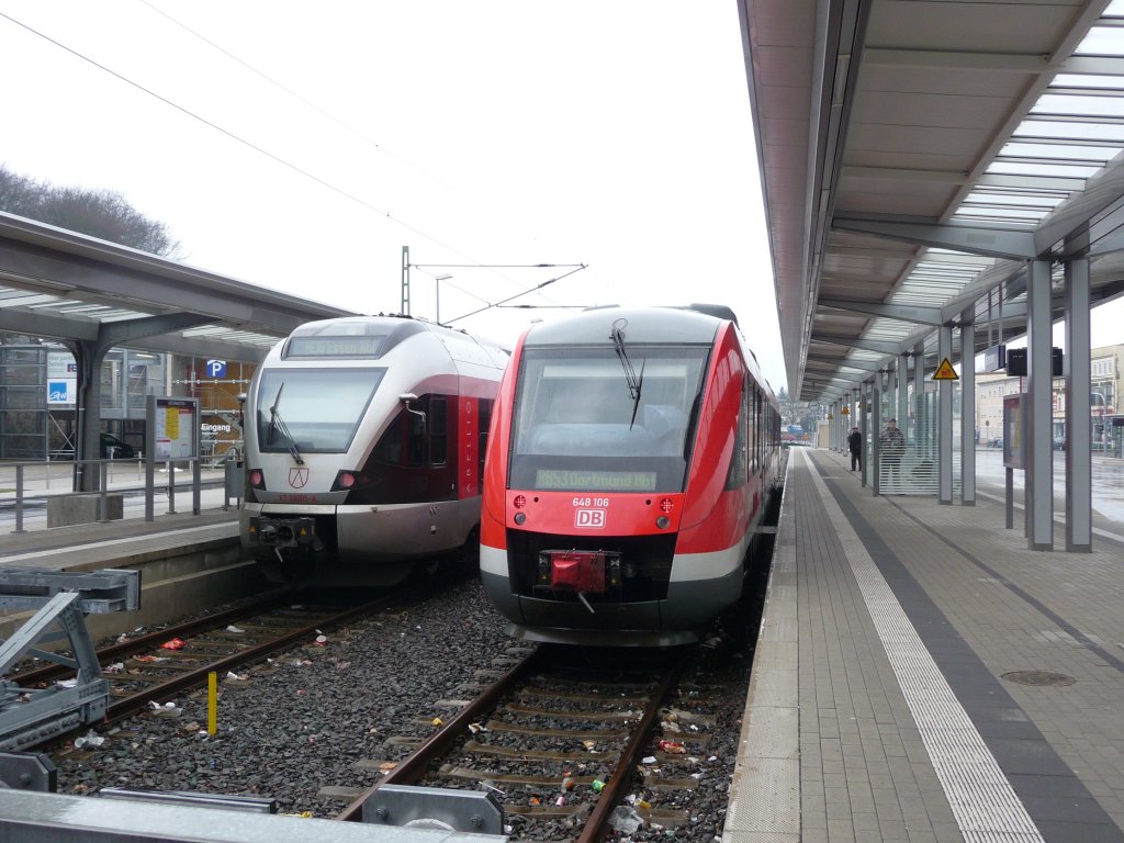  Volles Haus  in Iserlohn: 648 106 der DB AG und ET 22.005 der Abellio treffen sich am 14.03.2010.
648 106: RB53 -> Dortmund Hauptbahnhof
ET 22.005: RE16 -> Essen Hauptbahnhof