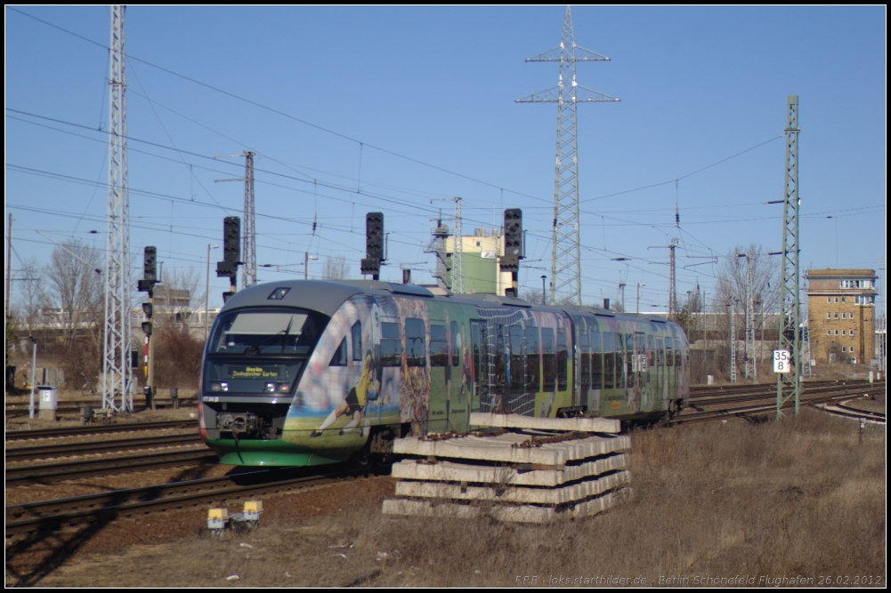 VT 04 / 642 304 der Vogtlandbahn als VX 18259 am 26.02.2012 nach Bln. Zoologischer Garten bei der Ausfahrt Berlin Schnefeld-Flughafen.