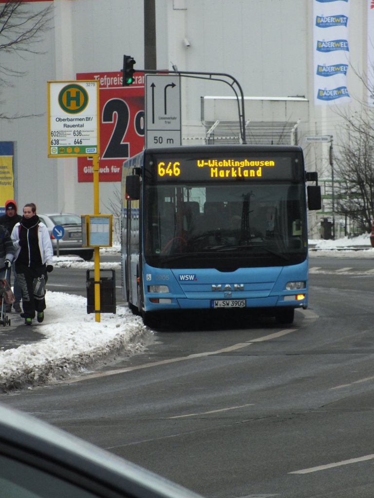 Wagen 0905 der WSW am 26.01.2013 an der Haltestelle Oberbarmen Bahnhof/Rauental.