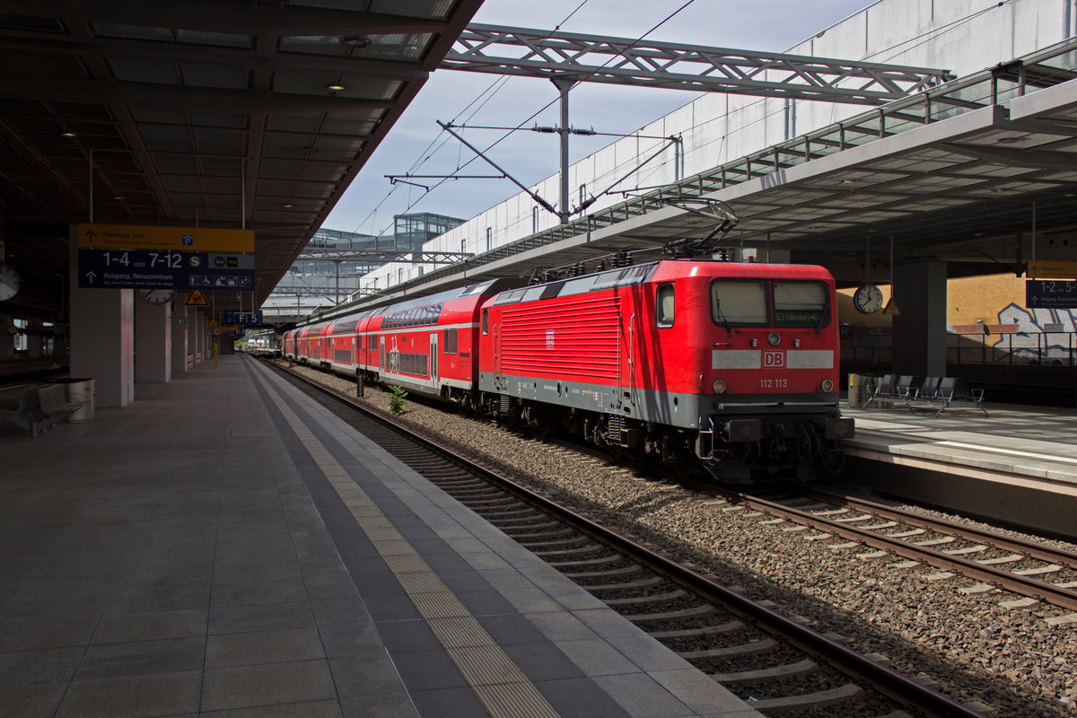 112 113 erreicht am 22.06.17 am Zugschluss eines Regional-Expresses Berlin S�dkreuz.