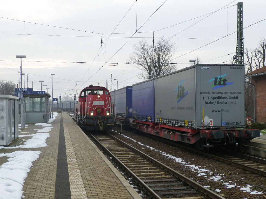 261 024 hat gerade aus Erfurt kommend den oberen Bahnhofsteil S�mmerda erreicht und setzt gerade um, 5.2.14