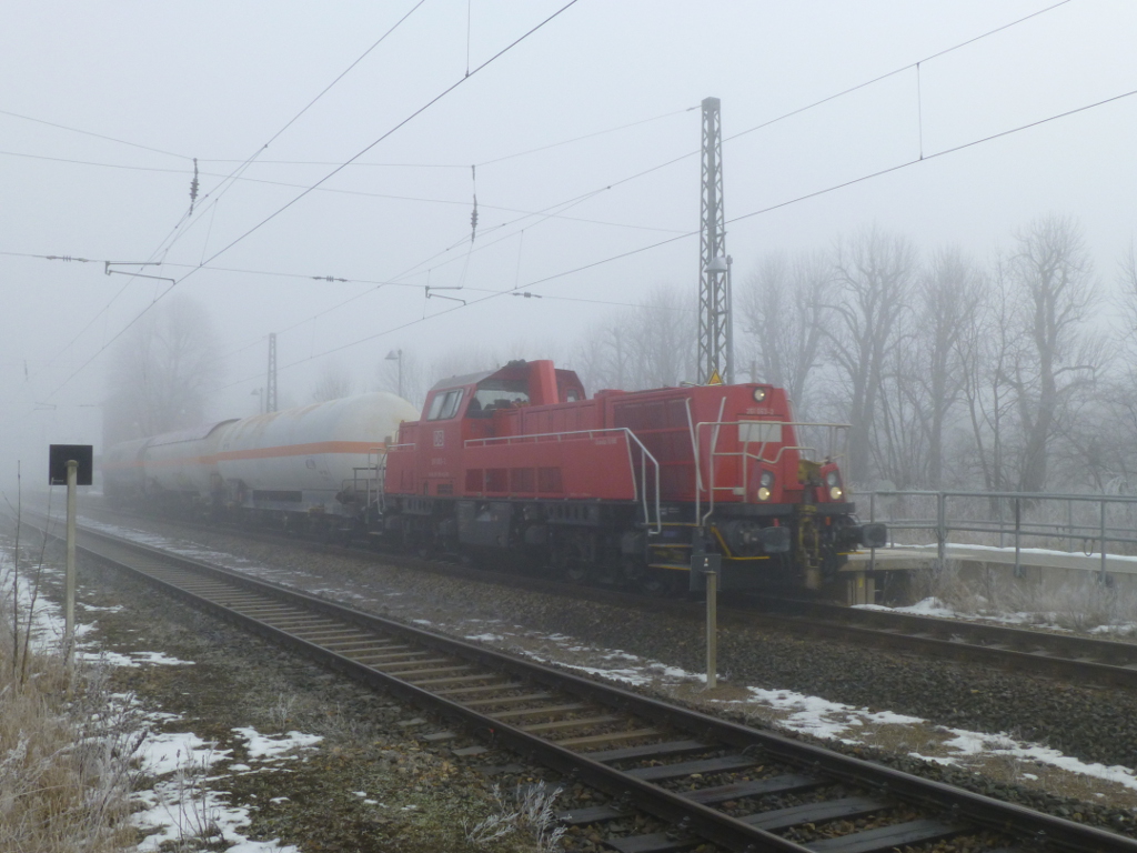 261 063 hat ihre �bergabe in Gro�rudestedt gemacht und ist nun auf dem Gegengleis auf dem Weg zur�ck nach Erfurt Gbf, 5.2.14.