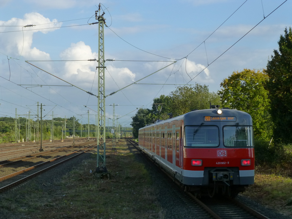 420 402 als S1-Verstärker fährt gerade aus D-Eller aus, 25.9.15