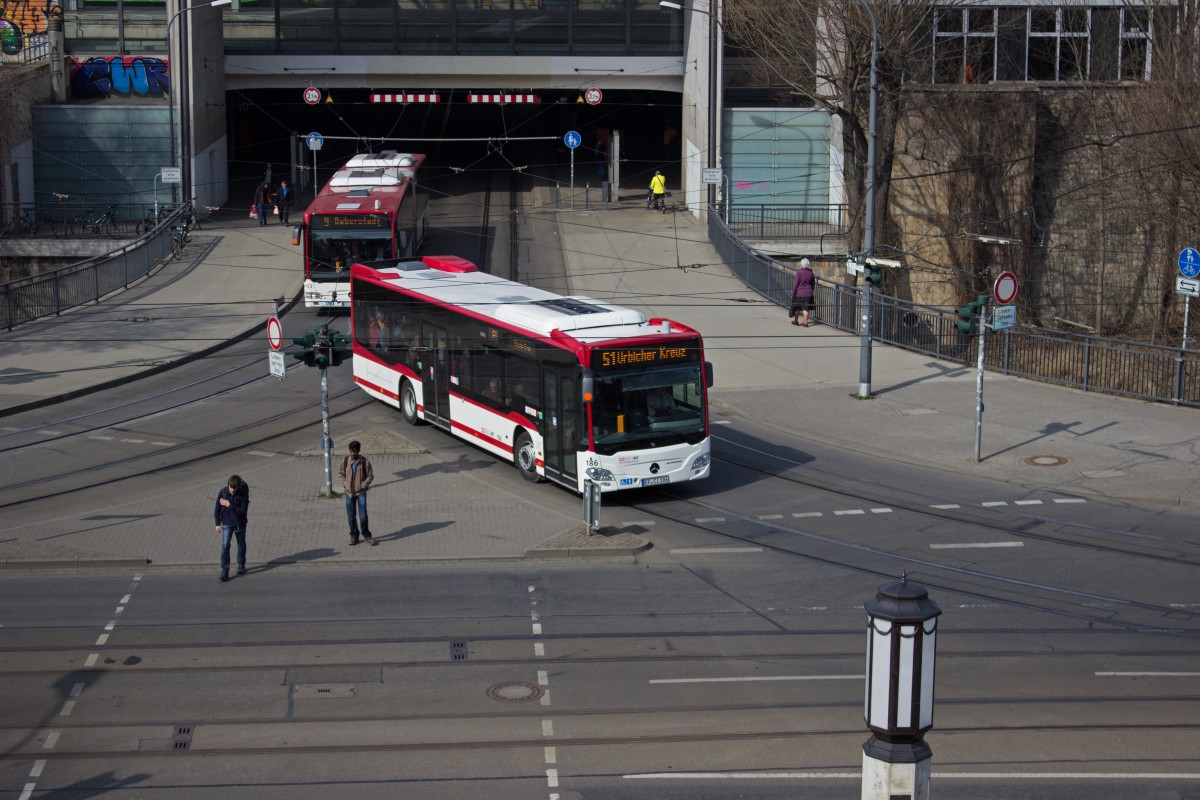 Auch Citaro II gehören zum Bestand der EVAG: Wagen 186 als Linie 51 zum Urbicher Kreuz.