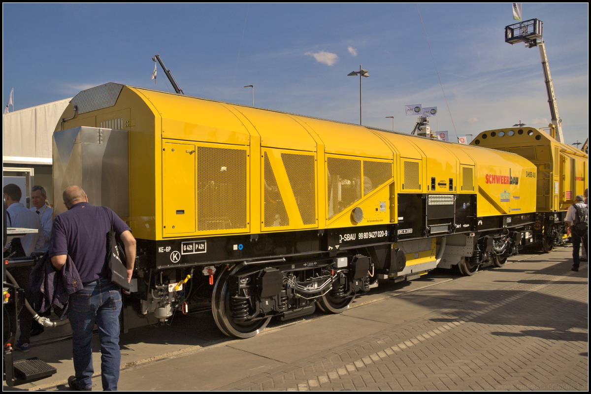 Auf der InnoTrans 2018 stellte Schweerbau den Schienenschleifzug D-HOB 4.0 vor.  Das Kernstück ist der Drehhobel für den Einsatz in Weichen und wird durch den Rutschersteinwagen ergänzt. Der Drehhobel kann sowohl Schienenkopfquer- und -längsprofil wieder herstellen. Eingesetzt werden kann der Drehhobel auf Schnellfahrstrecken, Güterzugstrecken sowie in S- und U-Bahn-Netzen. Ausgestellt war der Drehhobel auf der InnoTrans 2018 auf dem Freigelände (S-SBAU 99 80 9427 029-9)