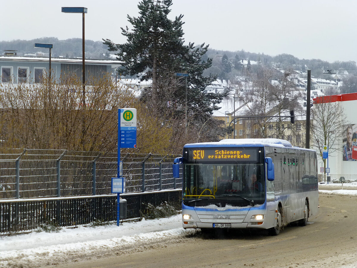 Bus HA-DR 888 wartet am 8.2.2020 in der Haltestelle Oberbarmen Bf/Rauental auf seine Abfahrt.