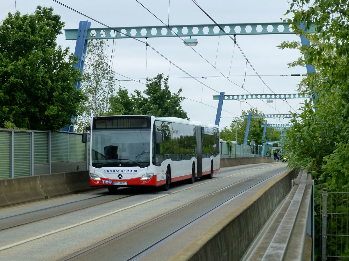 Citaro Richtung OB-Neue Mitte auf der PNV-Trasse in der Nhe der Haltestelle OLGA-Park.