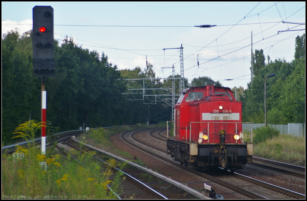 DB Schenker 298 336-9 solo am 11.08.2014 durch Panketal-Zepernick