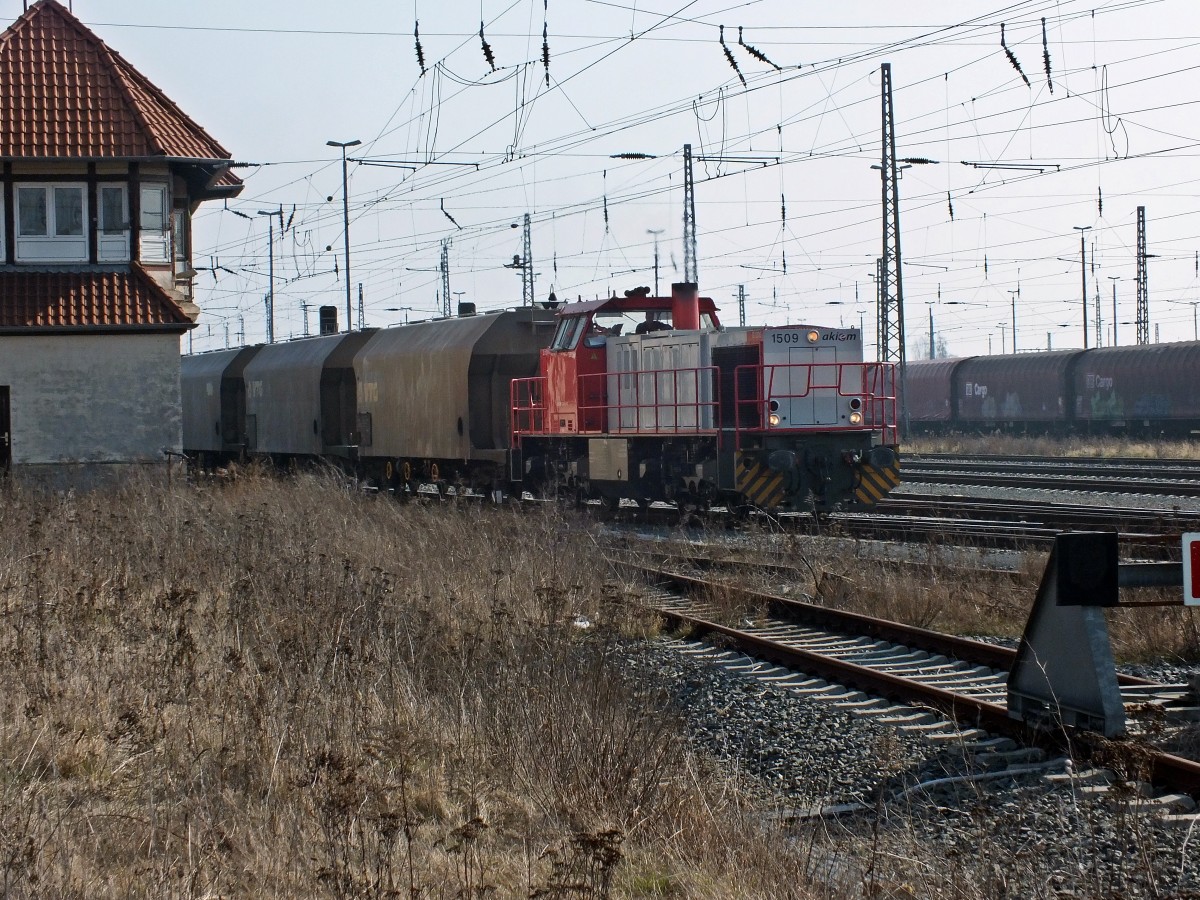 Die in Frankreich eingereihte akiem-Lok 1509 (92 87 0061 701-4 F-VC) verl�sst am 11.3.14 den G�terbahnhof von Nordhausen.