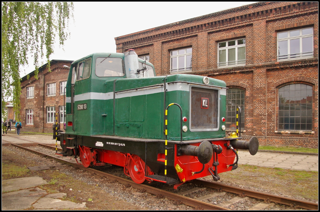 Die S 200 13 ist inzwischen ein wahrer Exot. Im Jahr 1961 wurde von Linke-Hofmann-Busch eine neue Art von Rangierdiesel angeboten. Sie hat eine höhere Zugkraft und eine stärkere Motorleistung. Dazu kommt der hohe Führerstand für eine bessere Sicht. Insgesamt wurden jedoch nur 4 Stück, erhalten blieb der Prototyp den der jetzige Besitzer (Logo auf dem Kühlergrill) in Handarbeit aufarbeitete. Gegenüber den drei anderen Loks gestalten sich hier Reparaturarbeiten am Motor schwierig, da er sich vom Aufbau völlig unterscheidet. Beim Fest  30 Jahre Traktionswechsel Wittenberge  bei den Dampflokfreunden Salzwedel e.V. am 06.05.2017 war die Lok zu sehen.