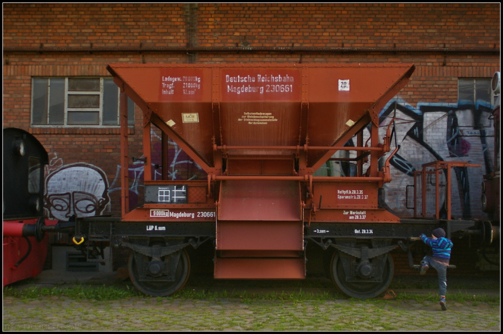 DR 230661 Magdeburg Fcckk in Magdeburg Neustadt, 10.05.2015
<br><br>
Beim Frhjahrsfest der Magdeburger Eisenbahnfreunde stand dieser Fcckk am alten Lagerhaus des Hafens.