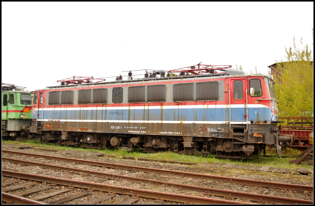 EGP 109 028 machte am 06.05.2017 einen sehr schlechten Eindruck. mit weiteren Elektroloks stand sie auf einem Abstellgleis in Wittenberge. Ihre letzte Verlängerung erhielt sie WM 16.06.2012.