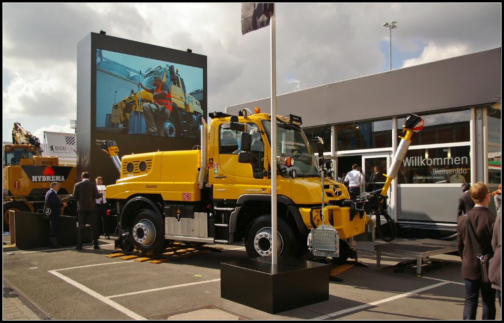 InnoTrans 2016 in Berlin: Auf Basis des neuen Unimog U 423 hat die Firma Zagro ein Rangierfahrzeug für Anhängelasten bis 1000t entwickelt. Das Fahrzeug weist permanenten Allradantrieb auf, Wandlerschaltkupplung, Waggonbremsanlage, Funkfernbedienung. Es zeichnet sich sich durch geringen Kraftstoffverbrauch und geriner Betriebskosten aus.