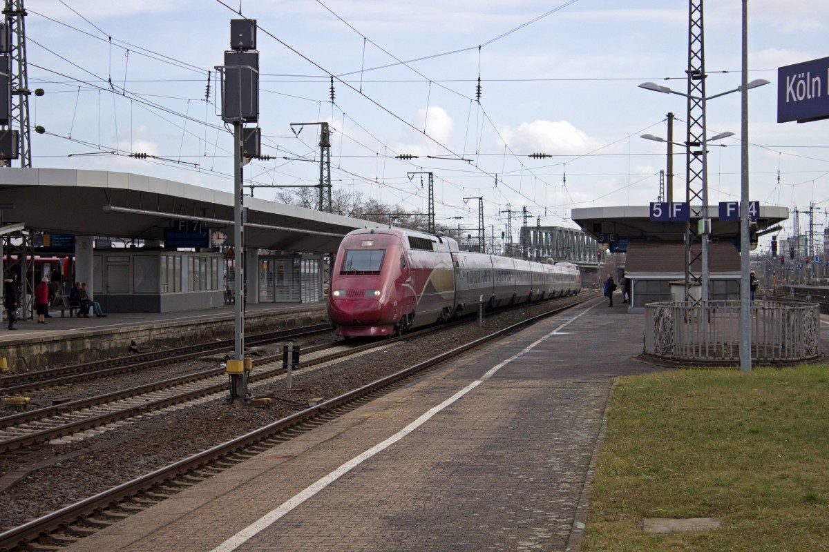Thalys 4341 musste bei seiner Bereitstellung in K�ln am 25.02. einige Minuten auf Einfahrt warten, sodass dieses Bild bot.