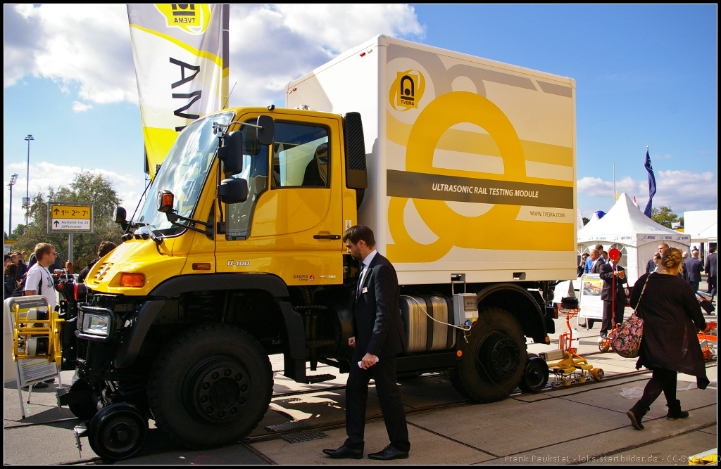 Zweiwegefahrzeug mit  Ultrasonic Rail Testing Module  auf Basis eines Unimog U400, gebaut von Zagro fr die russische Firma TVEMA. Das Fahrzeug war auf der InnoTrans 2014 in Berlin ausgestellt