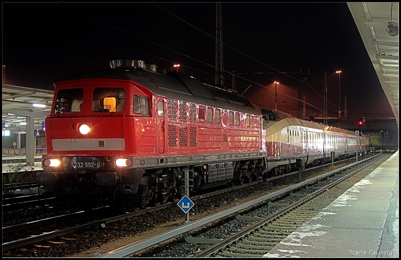 232 592-6 berfhrt einen VT 18.16 der anschlieend ins S-Bw gehen soll (Nchtliches in Berlin Lichtenberg 08.10.2009)
<br><br>
Update: 05/2015 in Oberhausen z