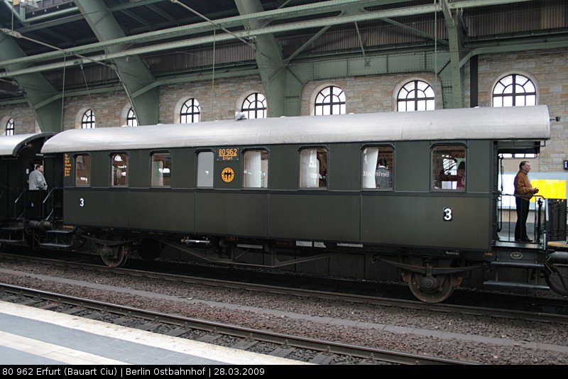 80 962 Erfürt, eine  Donnerbüchse (Berlin Ostbahnhof, 28.03.2009).