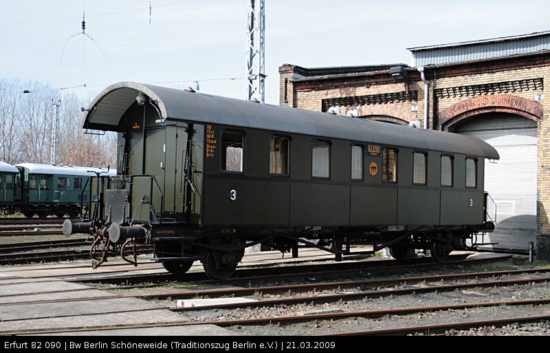 82 090 Erfurt ist ein 3. Klasse Personenwagen. Wem gehört der Wagen, wer Daten dazu hat, bitte melden, Danke!