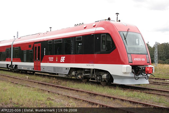 ATR 220-006 ist ein vierteiliger Triebzug des Herstellers PESA für die italienische Ferrovie del Sud Est (FSE). Der Zug wurde auf der InnoTrans 2008 gezeigt (gesichtet Wustermark, 19.09.2008)