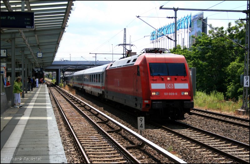 DB 101 009-9 mit einem IC (Berlin Landsberger Allee, 20.06.2009).