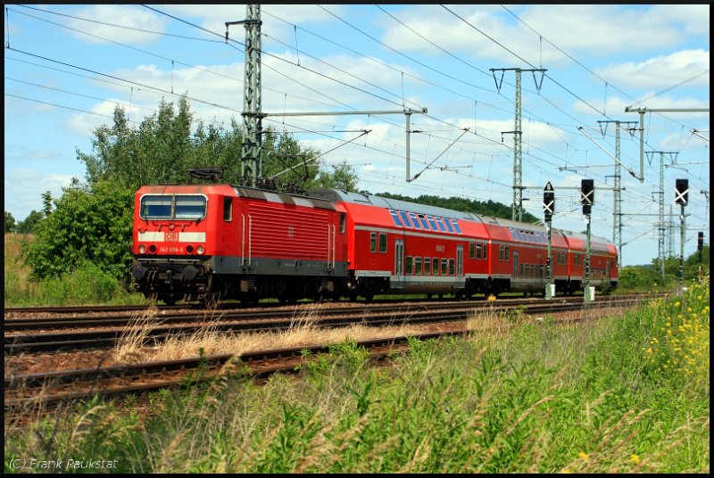 DB 143 074-3 mit der RB21 nach Griebnitzsee bei der Einfahrt in den Bahnhof (DB Regio AG - RL Südost Magdeburg, FMZ/TAV; gesichtet Potsdam Golm, 17.06.2009)