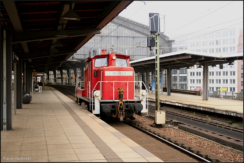 DB 362 567-0 solo Richtung Hauptbahnhof mit Gruß an den Tf! (Berlin Friedrichstr, 05.08.2009)