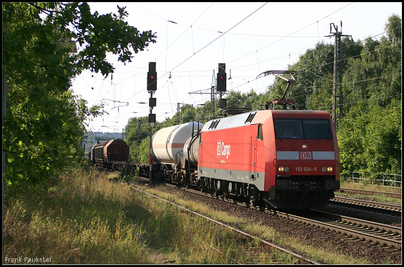 DB Cargo 152 034-5 mit gemischtem Gterzug Richtung Genshagener Kreuz (DB Schenker Rail Deutschland AG, gesichtet Nuthetal-Saarmund 19.08.2009)