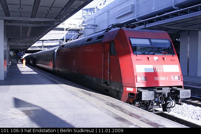 DB Fernverkehr 101 106-3 hat die Endstation erreicht (Berlin Südkreuz, 11.01.2009).