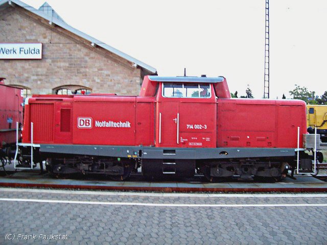 DB Netz 714 002-3 gehört zu den 15 Loks der Tunnelhilfszüge (Fulda, 06.06.2006)