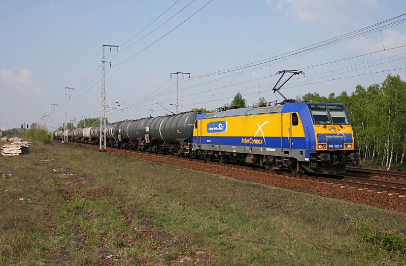 Eine InterConnex-Lok vor einem Gterzug, das war eine berraschung. Im Display der 146 522-8 steht  BBB Veolia Transport . Fraglich bleibt der Preis... ;) (Berlin Wuhlheide, 23.04.2009).