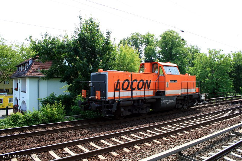 LOCON 213 solo unterwegs Richtung Buch. Ein Gruß an den Tf für das langsame fahren! (NVR-Nummer 9280 1214 003-6 D-LOCON, ex ALS, ex DB 212 066; Vollmodernisierungsvariante, gesehen Berlin Karow 15.06.2009).