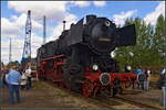 Whrend des 15. Berliner Eisenbahnfest konnte man bei DR 52 6666 auch einmal den Fhrerstand besichtigen. Dafr stand sie am 15.09.2018 auf einem der Seitengleise auf dem ehemaligen Betriebsbahnhof Schneweide.