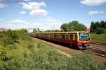 Auf der Linie S2 Blankenfelde ist 481 442-2 unterwegs.