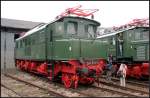 DR 204 011-1 vor dem Lokschuppen auf dem Bw (ex Privat, ex DRG E 04 11; Eisenbahnfest des TEV zum Weimarer Zwiebelmarkt, Weimar 10.10.2009)