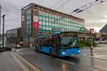 Wagen 1176 der WSW beginnt am Nachmittag des 28.12.21 seine Fahrt von Solingen nach Wuppertal in der Innenstadt der Klingenstadt.