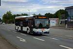 Wagen 6128, ein Citaro Low Entry der mobiel, fhrt am 29.07.22 als Betriebsfahrt an der Stadtbahn-Wendeschleife Babenhausen Sd vorbei.