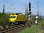 711 203 hat die Kreuzung der beiden R7 im Bahnhof Eschwege-West abgewartet und fährt nun weiter nach Süden, 24.4.15